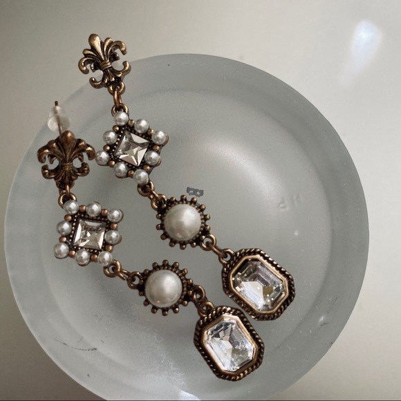 Earrings - Picture 15 of 16